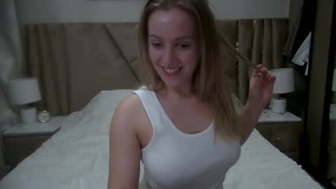 cosmo_blondiee online show from October 20, 10:18 am