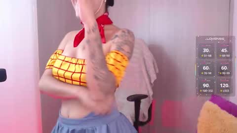 Snapshot of cowgirl_isa chatting on October 30, 9:27 pm cowgirl_isa online show from October 30, 9:27 pm