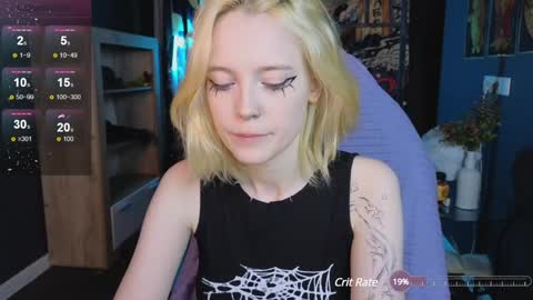 Snapshot of crackling_tati chatting on December 4, 10:41 pm Tati online show from December 4, 10:41 pm