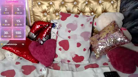 Snapshot of cristal_hot199037 chatting on September 24, 7:07 am Cristal online show from September 24, 7:07 am