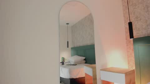 Cristal  online show from October 4, 1:28 pm