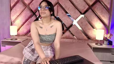 CRISTAL  VIOLETA online show from December 5, 2:29 pm