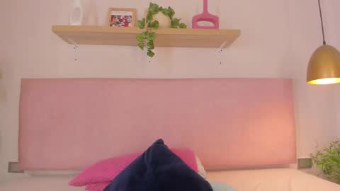 cristalfoxy_ online show from October 27, 8:14 pm