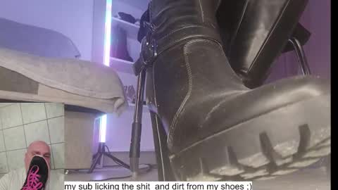 Cruel Siren online show from October 25, 8:59 pm