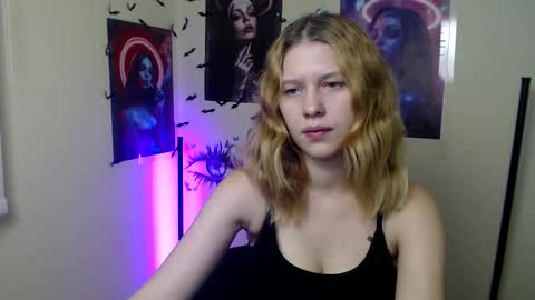 Stella online show from November 9, 6:04 pm