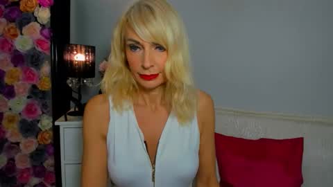 Crsyatal online show from November 17, 4:08 pm