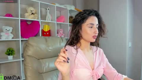 Snapshot of crystalis_mendezz chatting on October 10, 9:36 am Crystal online show from October 10, 9:36 am