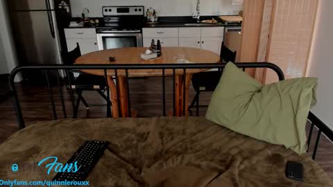 Snapshot of cum_with_quinn chatting on October 16, 5:48 pm Quinn online show from October 16, 5:48 pm