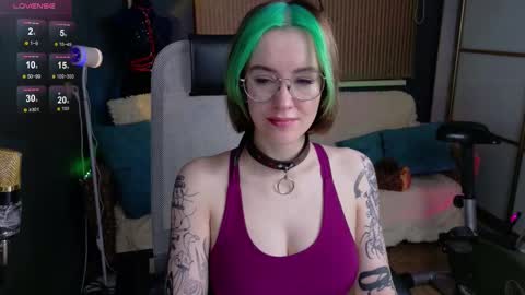 Snapshot of cumpotikeve chatting on October 24, 3:57 am CUMpotikEve online show from October 24, 3:57 am