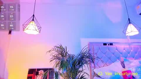 Snapshot of curlyrose_ chatting on October 20, 9:29 pm Rose online show from October 20, 9:29 pm