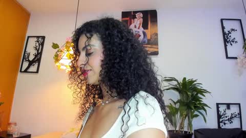 Snapshot of curlyrose_ chatting on February 7, 9:04 pm Rose online show from February 7, 9:04 pm