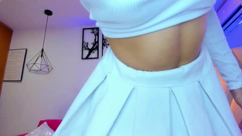 Snapshot of curlyrose_ chatting on March 3, 9:01 pm Rose online show from March 3, 9:01 pm