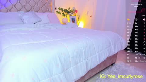 Snapshot of curlyrose_ chatting on September 19, 1:04 am Rose online show from September 19, 1:04 am