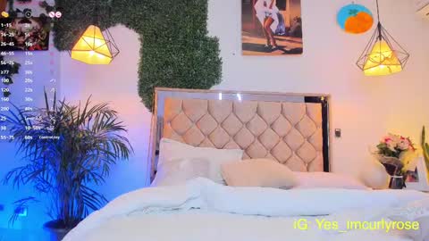 Snapshot of curlyrose_ chatting on September 22, 8:51 pm Rose online show from September 22, 8:51 pm