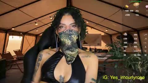 Snapshot of curlyrose_ chatting on October 27, 11:10 pm Rose online show from October 27, 11:10 pm
