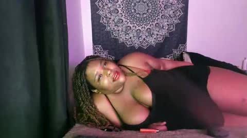 Snapshot of curvybcelinemixe chatting on February 23, 3:50 am Cline online show from February 23, 3:50 am