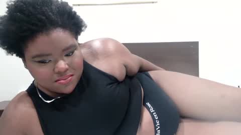 Snapshot of curvybcelinemixe chatting on September 23, 9:35 pm Cline online show from September 23, 9:35 pm