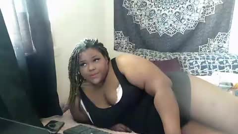 Snapshot of curvybcelinemixe chatting on March 2, 8:14 pm Cline online show from March 2, 8:14 pm