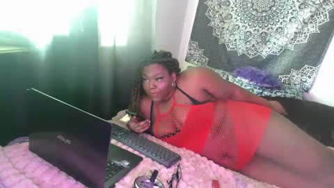 Snapshot of curvybcelinemixe chatting on February 14, 4:31 pm Cline online show from February 14, 4:31 pm