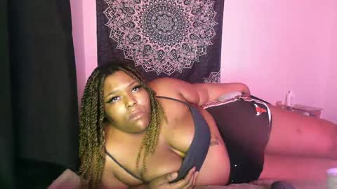 Snapshot of curvybcelinemixe chatting on February 26, 2:41 am Cline online show from February 26, 2:41 am