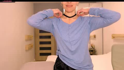 cute_lion_ online show from February 12, 1:35 pm