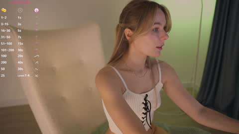 Snapshot of cute_pie_an chatting on December 5, 10:56 pm AN online show from December 5, 10:56 pm