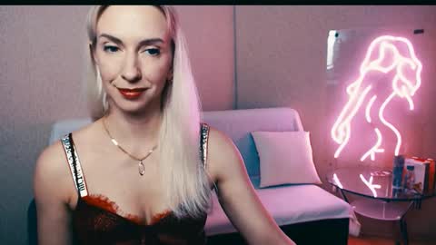 cute_smile_shy online show from November 1, 8:24 pm