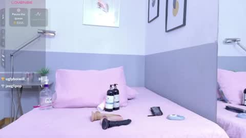 cutepetitee online show from November 4, 7:41 pm