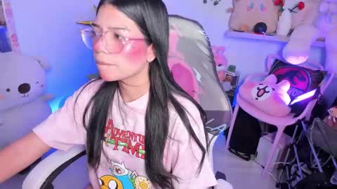  - independent model online show from November 3, 12:58 am