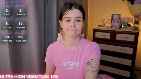 Snapshot of cutie_mili chatting on October 21, 1:04 pm mili online show from October 21, 1:04 pm