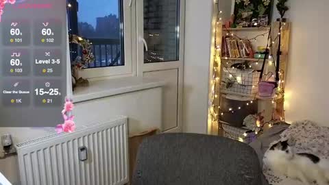 Snapshot of cutiepiealice chatting on January 16, 1:36 pm Alice online show from January 16, 1:36 pm