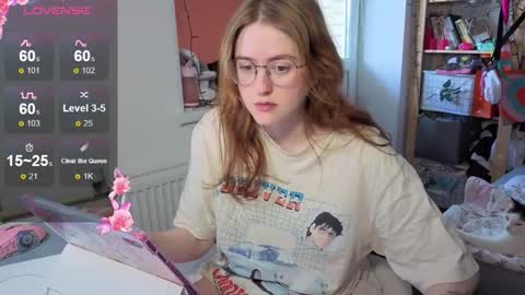 Snapshot of cutiepiealice chatting on September 23, 9:18 am Alice online show from September 23, 9:18 am