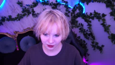 Snapshot of cutiiebunny chatting on October 25, 6:43 am cutiiebunny online show from October 25, 6:43 am