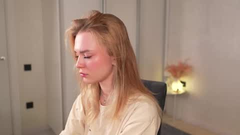 EMILY online show from November 9, 6:04 pm