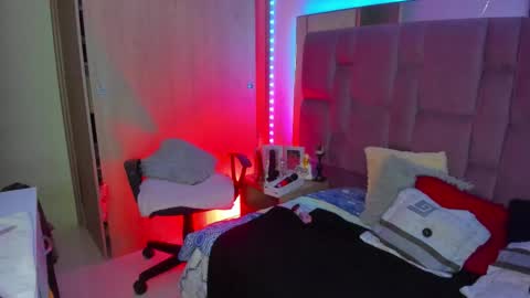 cynthiaa33 online show from October 5, 2:16 am