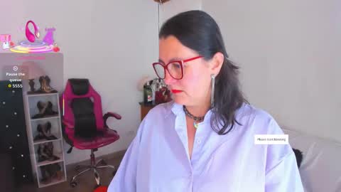 Mia  online show from November 17, 1:12 pm