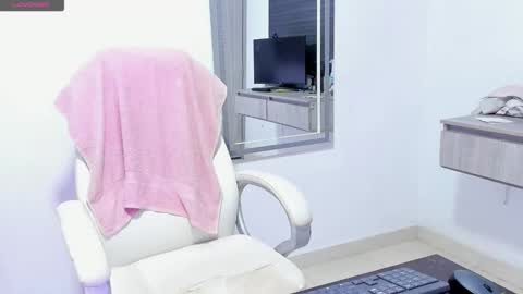 Snapshot of dahian_carter chatting on September 24, 12:15 pm Dahian  online show from September 24, 12:15 pm