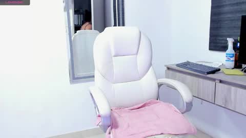 Snapshot of dahian_carter chatting on September 18, 11:53 am Dahian  online show from September 18, 11:53 am