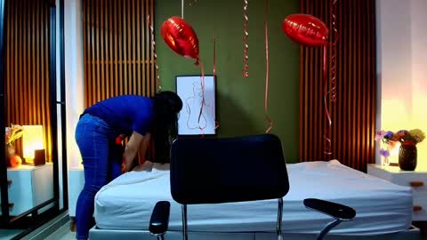  Dahiana  online show from February 8, 8:10 pm