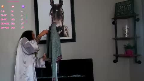 Daisy online show from February 10, 4:21 pm