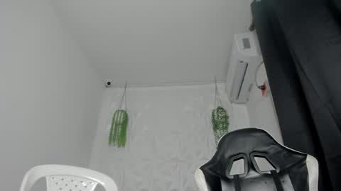 dakota_x18 online show from March 2, 8:15 pm