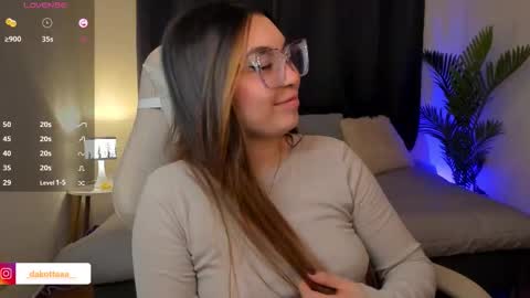 dakottaa__ online show from November 27, 12:57 am