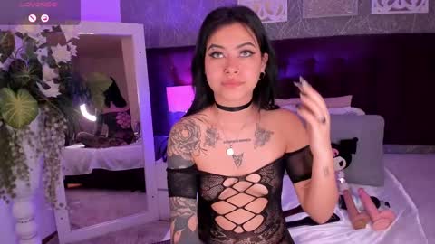 Snapshot of dakottahill chatting on September 12, 7:07 am   online show from September 12, 7:07 am