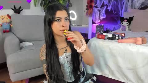 Snapshot of dakottahill chatting on October 16, 6:16 am   online show from October 16, 6:16 am