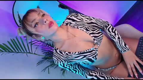 dalilathoms online show from January 9, 9:19 pm