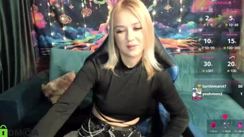 dances_queen online show from February 13, 8:38 am