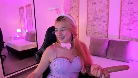 D A N I A online show from October 31, 2:57 am