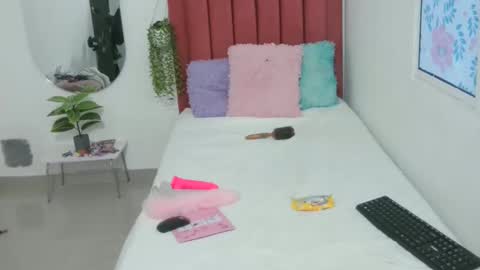 Snapshot of daniela_lan chatting on October 23, 11:05 am daniela_lan online show from October 23, 11:05 am