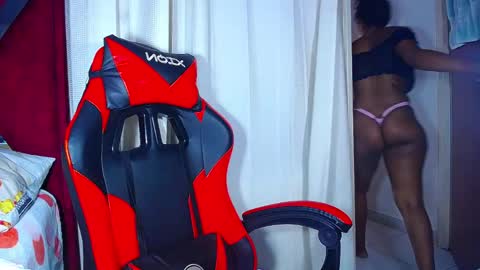 danisabrownn online show from November 21, 7:05 pm