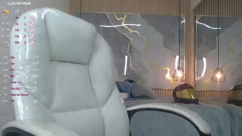 danna online show from October 18, 12:03 am